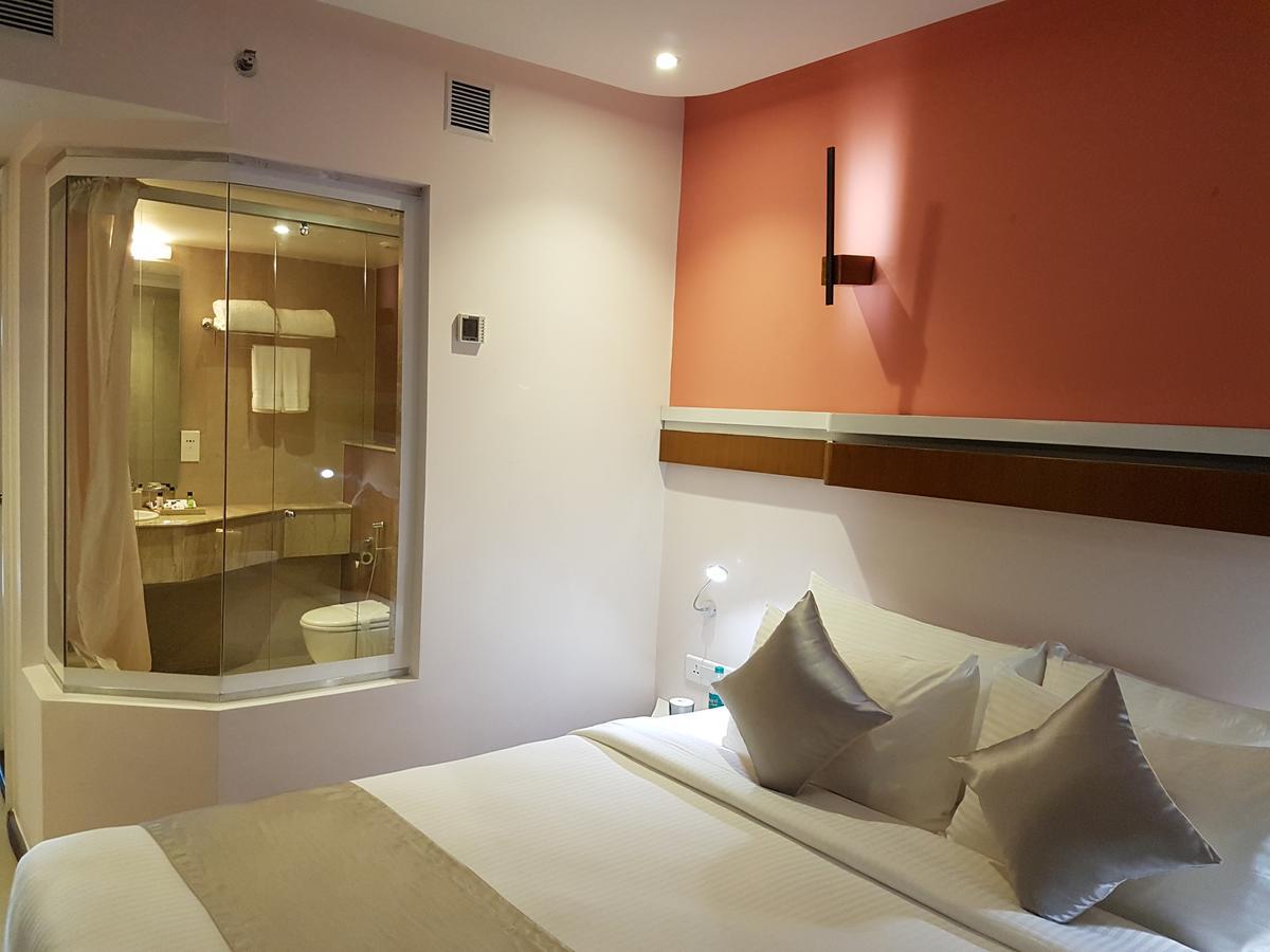 Hotel The Blooms Cochin Kochi Zewnętrze zdjęcie