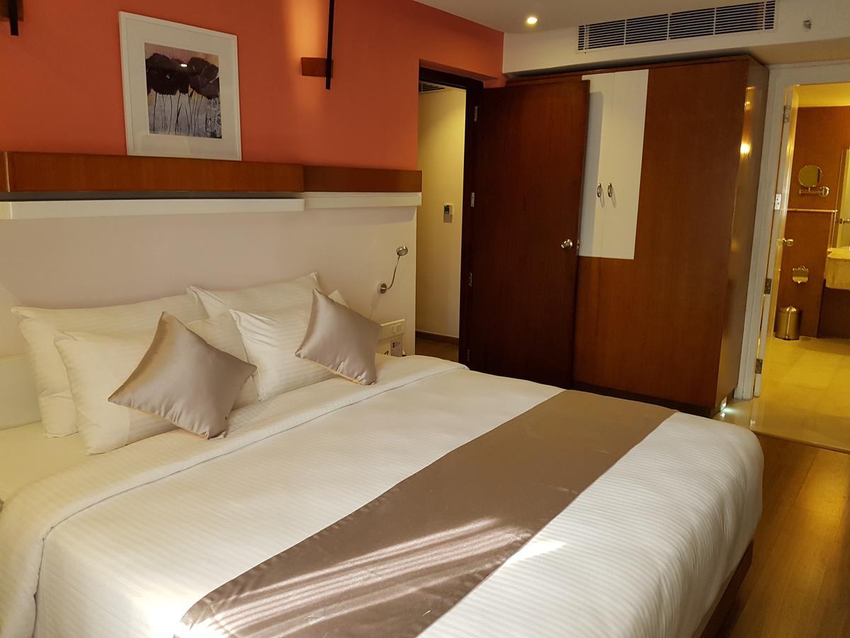 Hotel The Blooms Cochin Kochi Zewnętrze zdjęcie