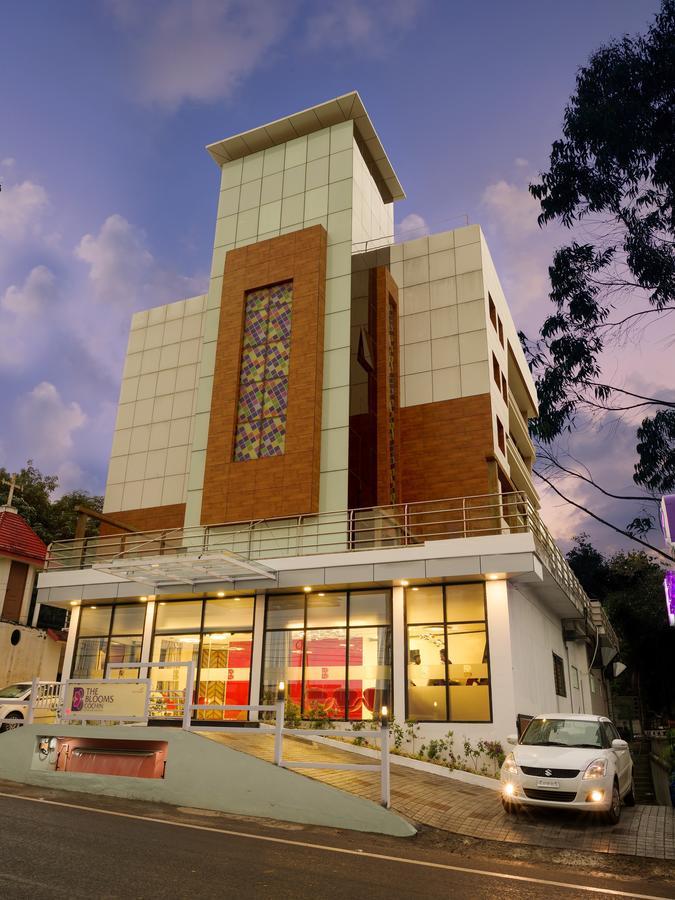 Hotel The Blooms Cochin Kochi Zewnętrze zdjęcie