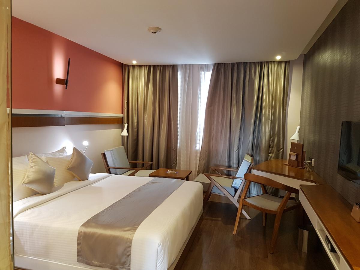 Hotel The Blooms Cochin Kochi Zewnętrze zdjęcie