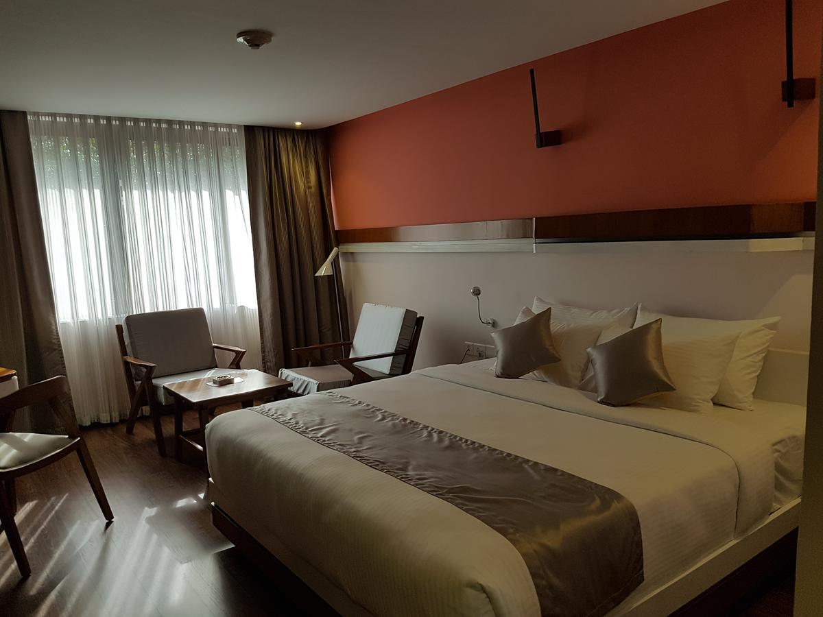 Hotel The Blooms Cochin Kochi Zewnętrze zdjęcie