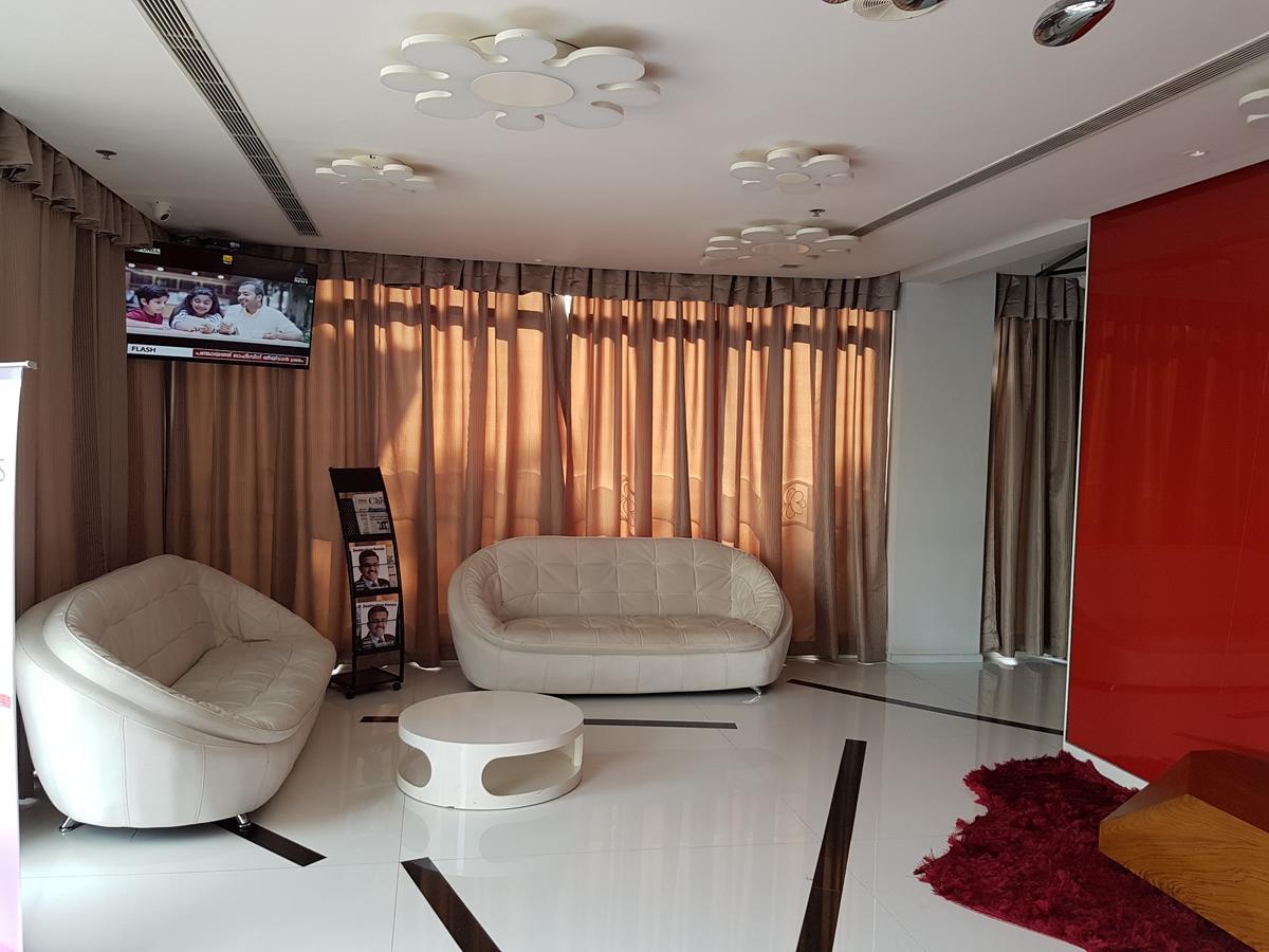 Hotel The Blooms Cochin Kochi Zewnętrze zdjęcie