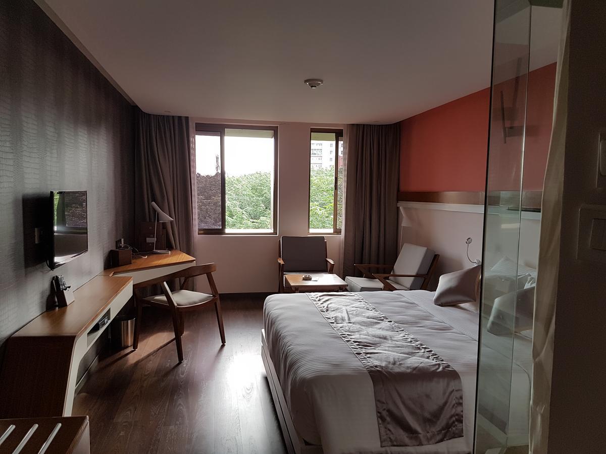 Hotel The Blooms Cochin Kochi Zewnętrze zdjęcie