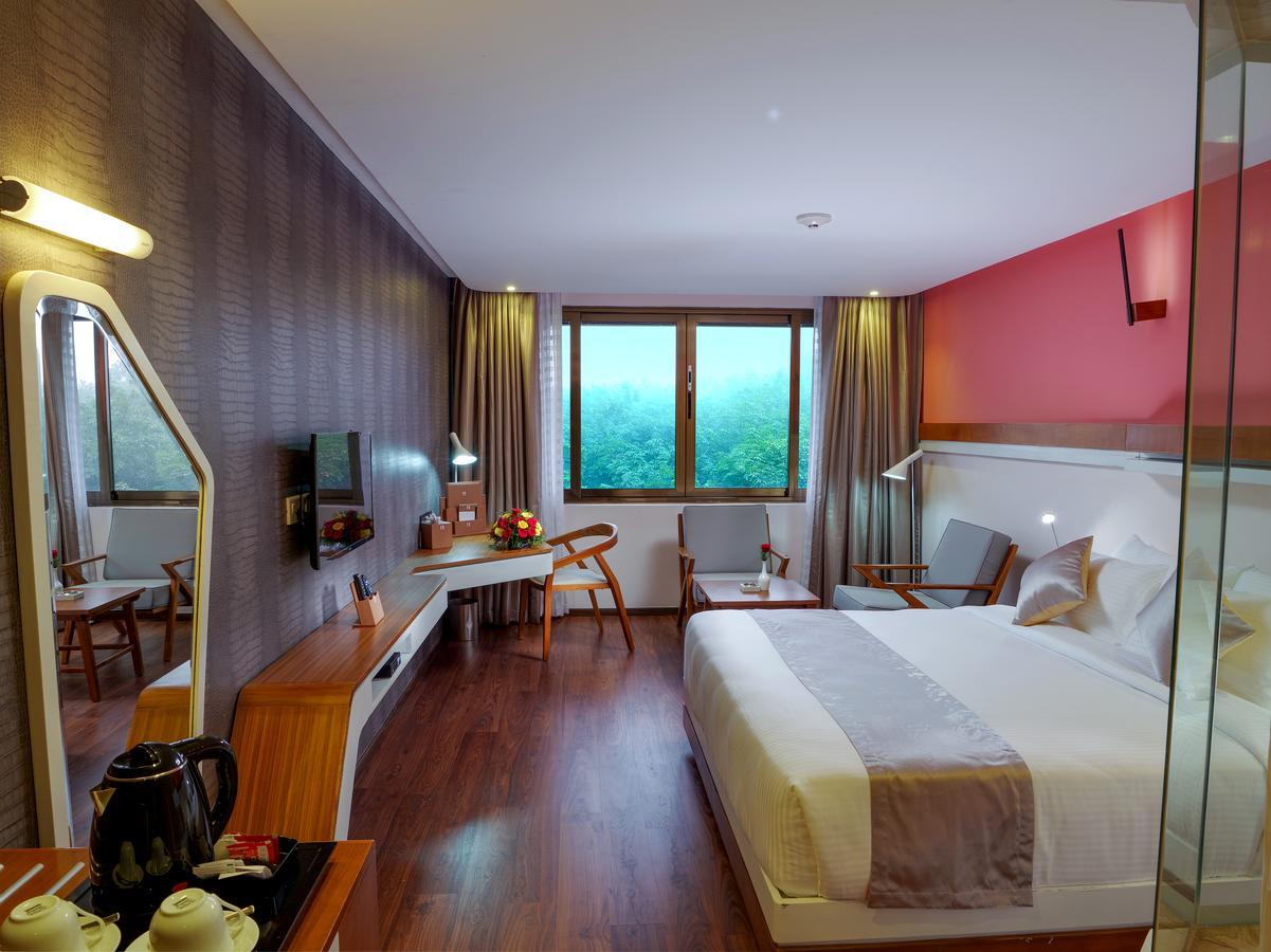 Hotel The Blooms Cochin Kochi Zewnętrze zdjęcie