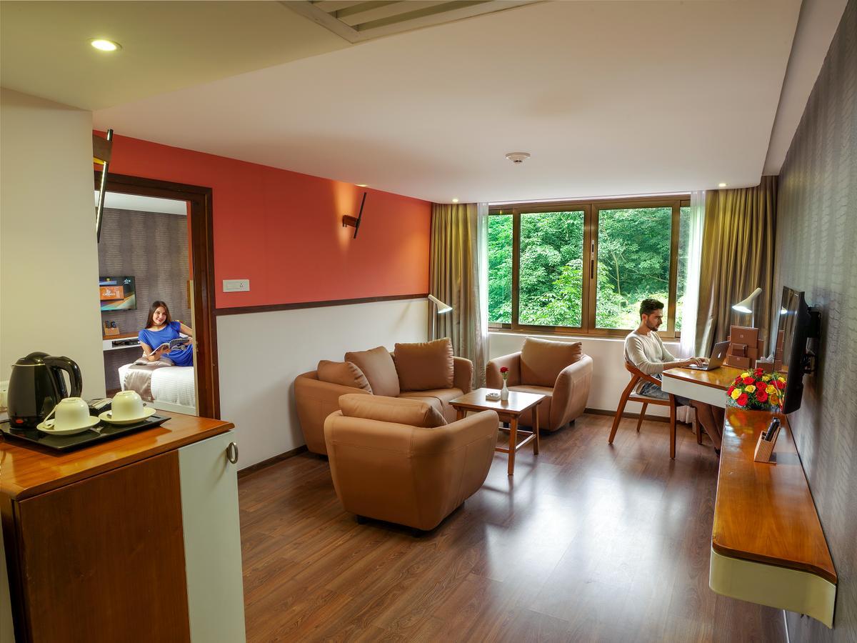 Hotel The Blooms Cochin Kochi Zewnętrze zdjęcie